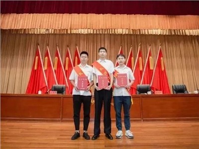 尊时凯龙人生就博集团杨靖、周天赐、肖正国被授予“长沙工匠”称号！